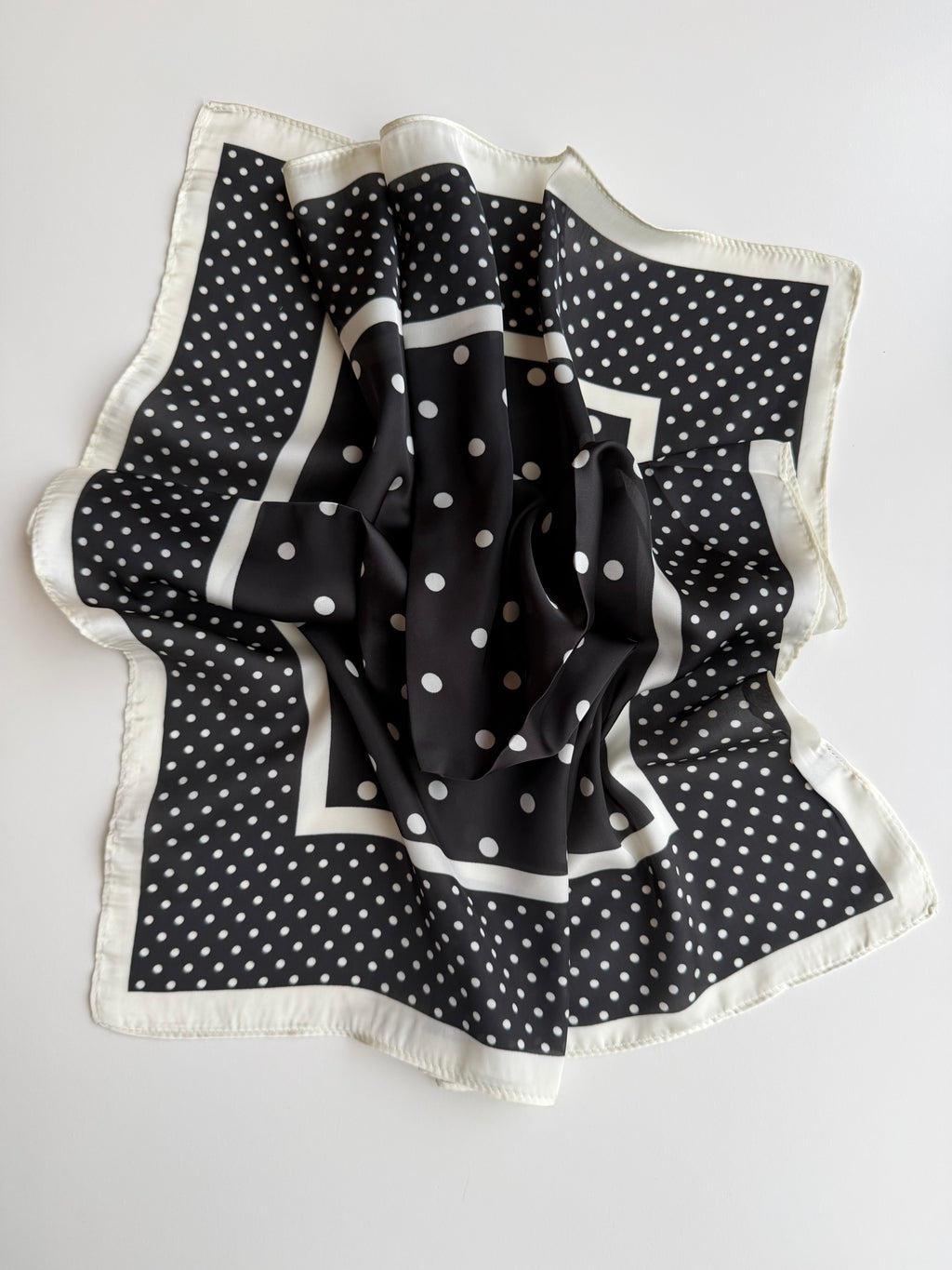 Foulard à pois