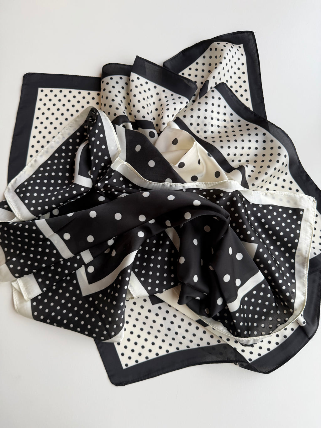 Foulard à pois
