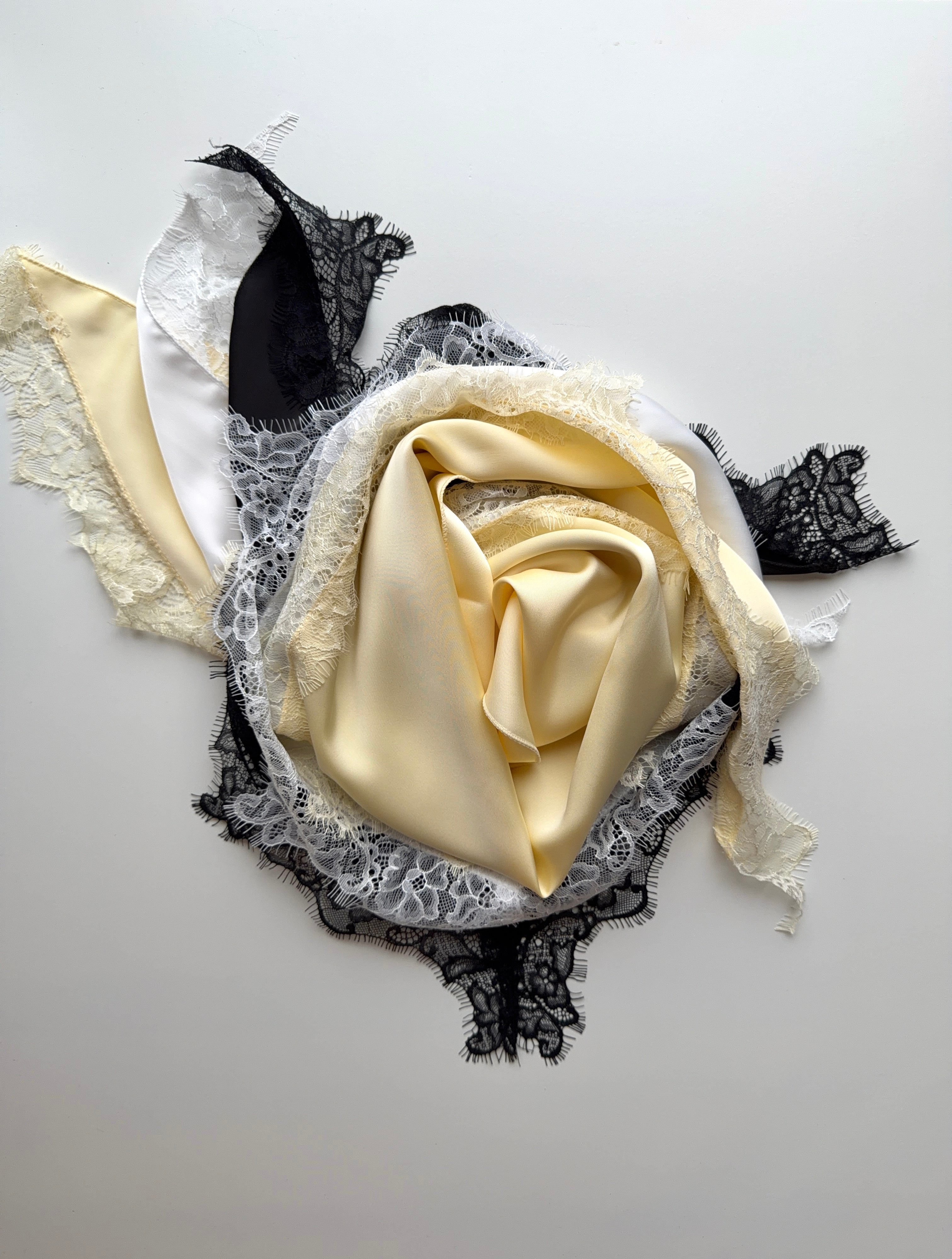 Foulard triangle dentelle