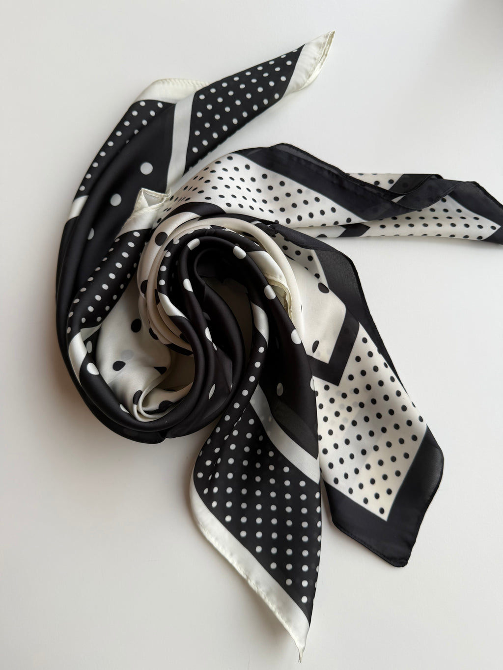 Foulard à pois
