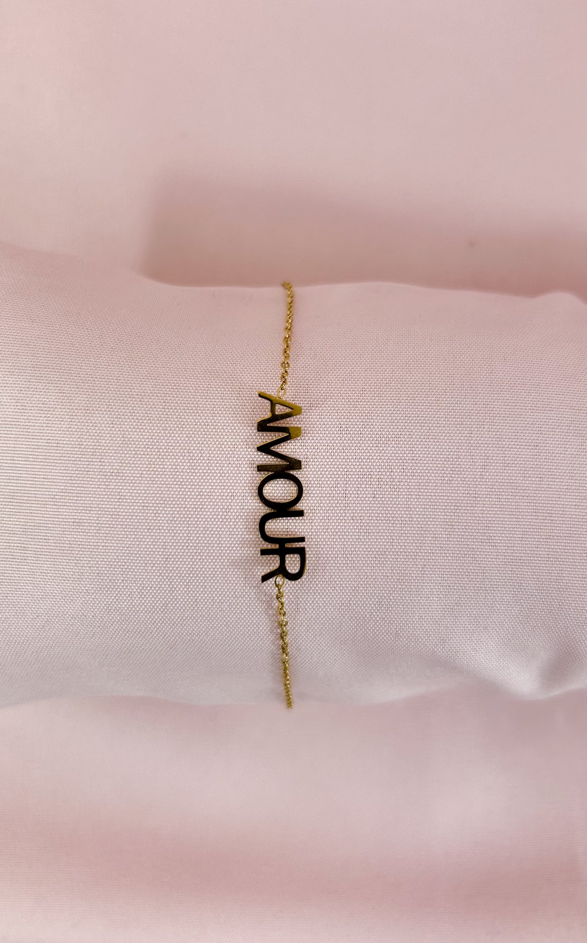 Bracelet fin AMOUR