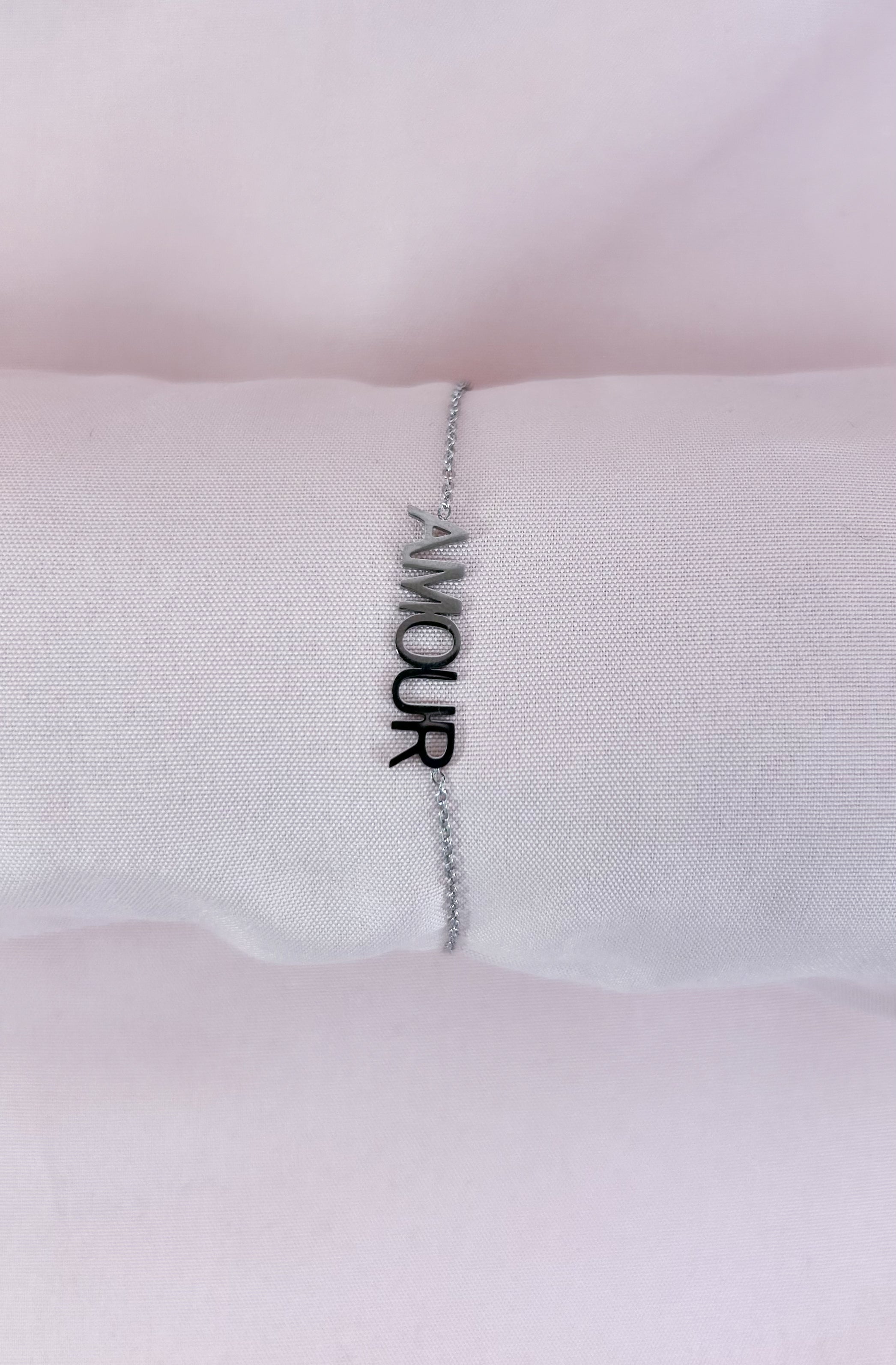 Bracelet fin AMOUR