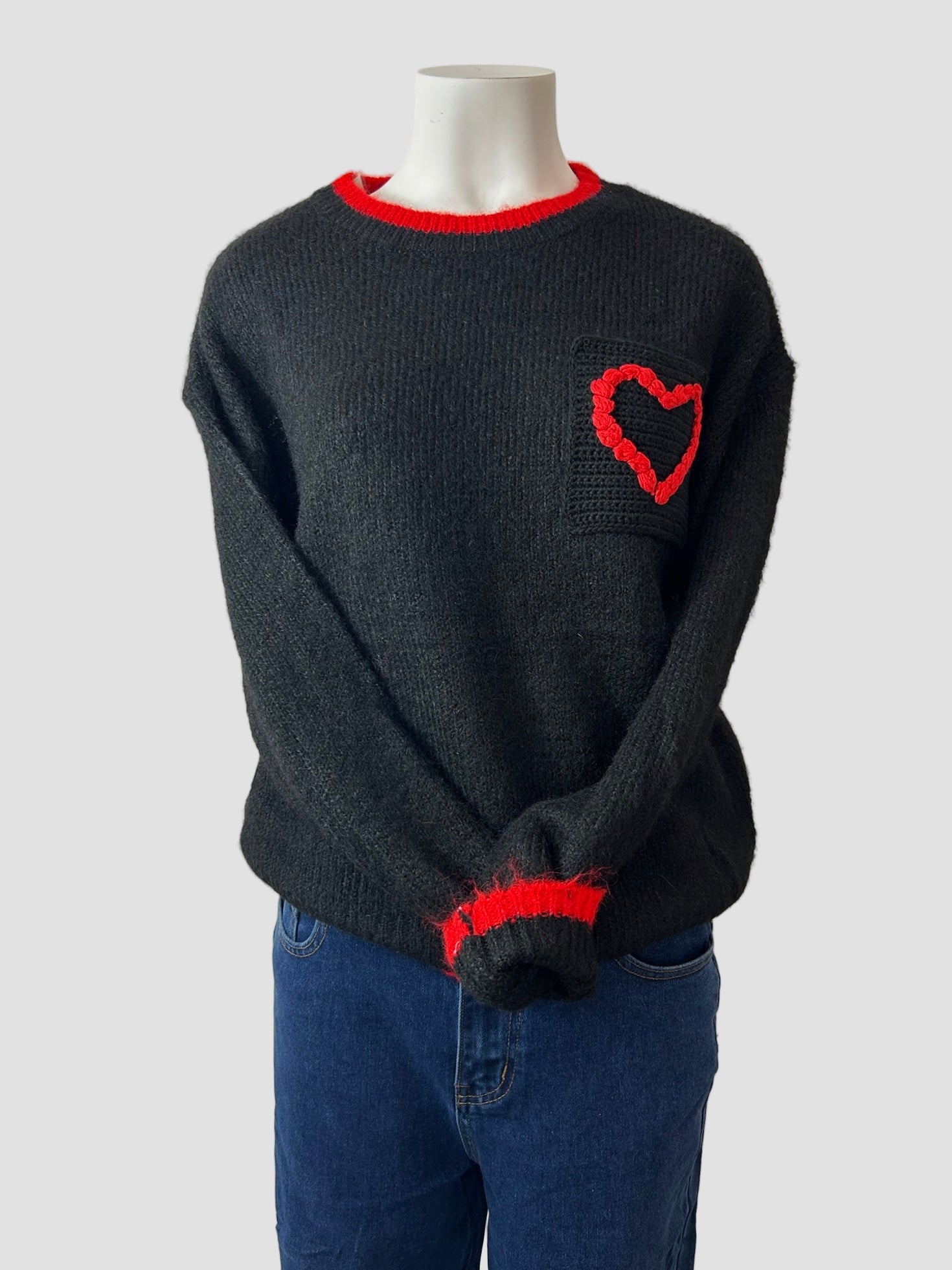Pull noir motif coeur