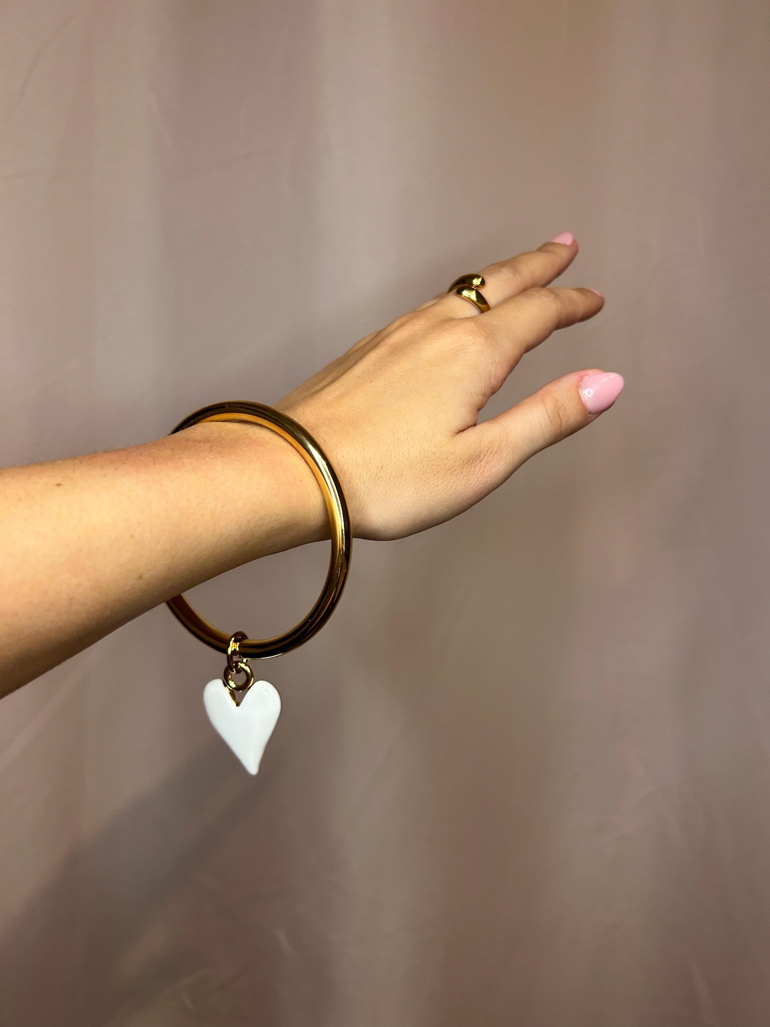 Jonc doré avec breloque coeur