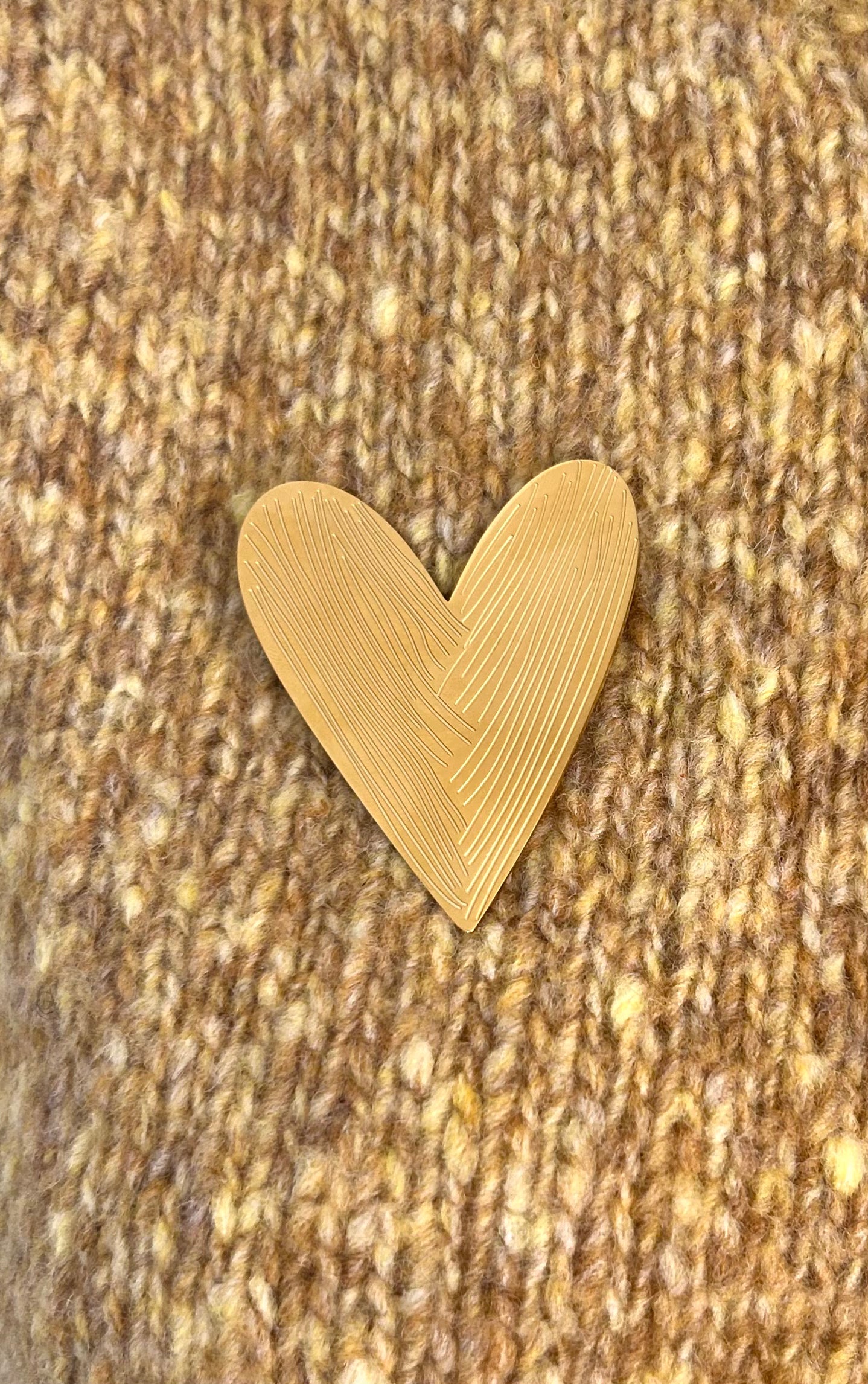 Broche coeur doré