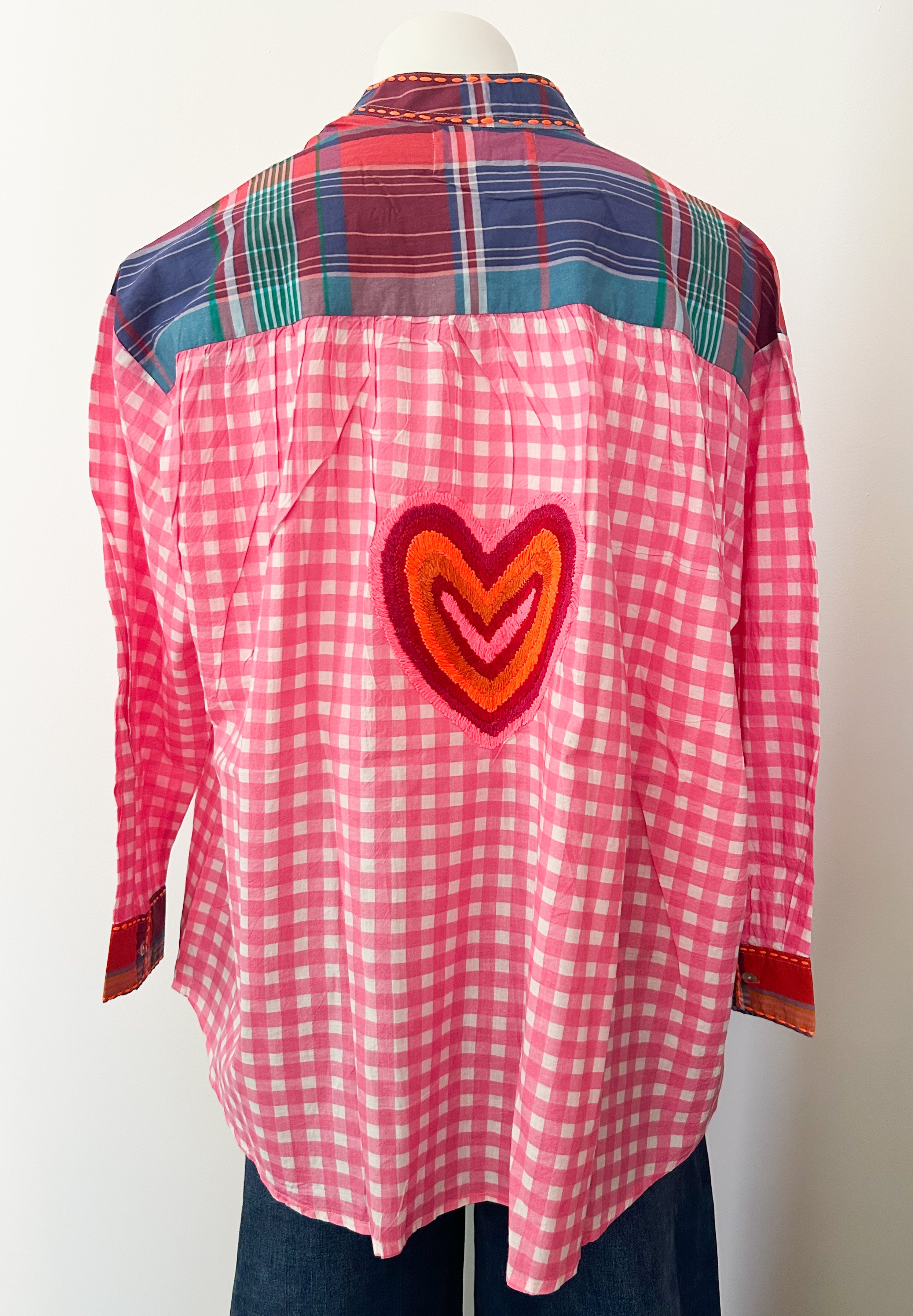 Blouse à carreaux avec motifs